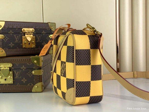 Repladies Chess Messenger-24*24*8CM LOUIS VUITTON 0708